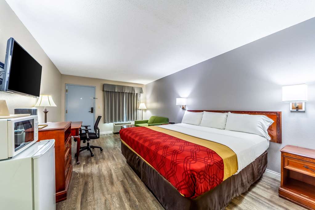 Econo Lodge Lincoln - photo 28