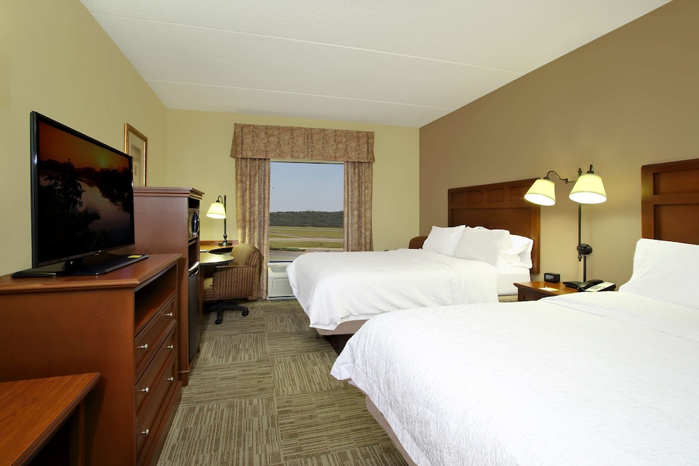 Hampton Inn & Suites Madisonville - photo 12