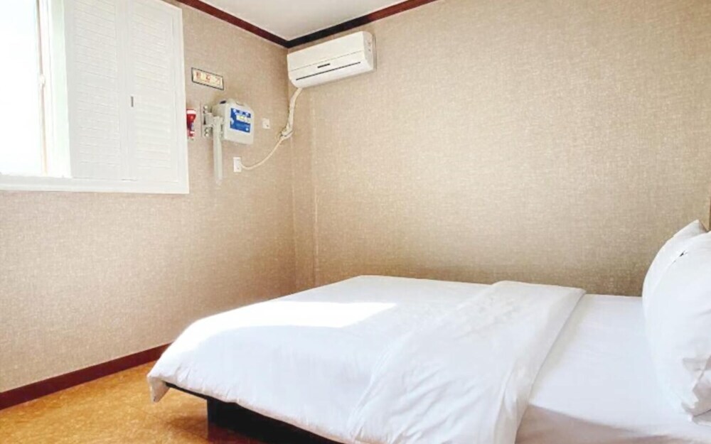 Yeongdeok Goraebul in Yeongdeok, South Korea