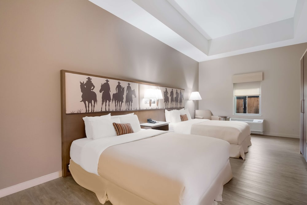 Best Western Bandera Suites & Saloon - photo 17