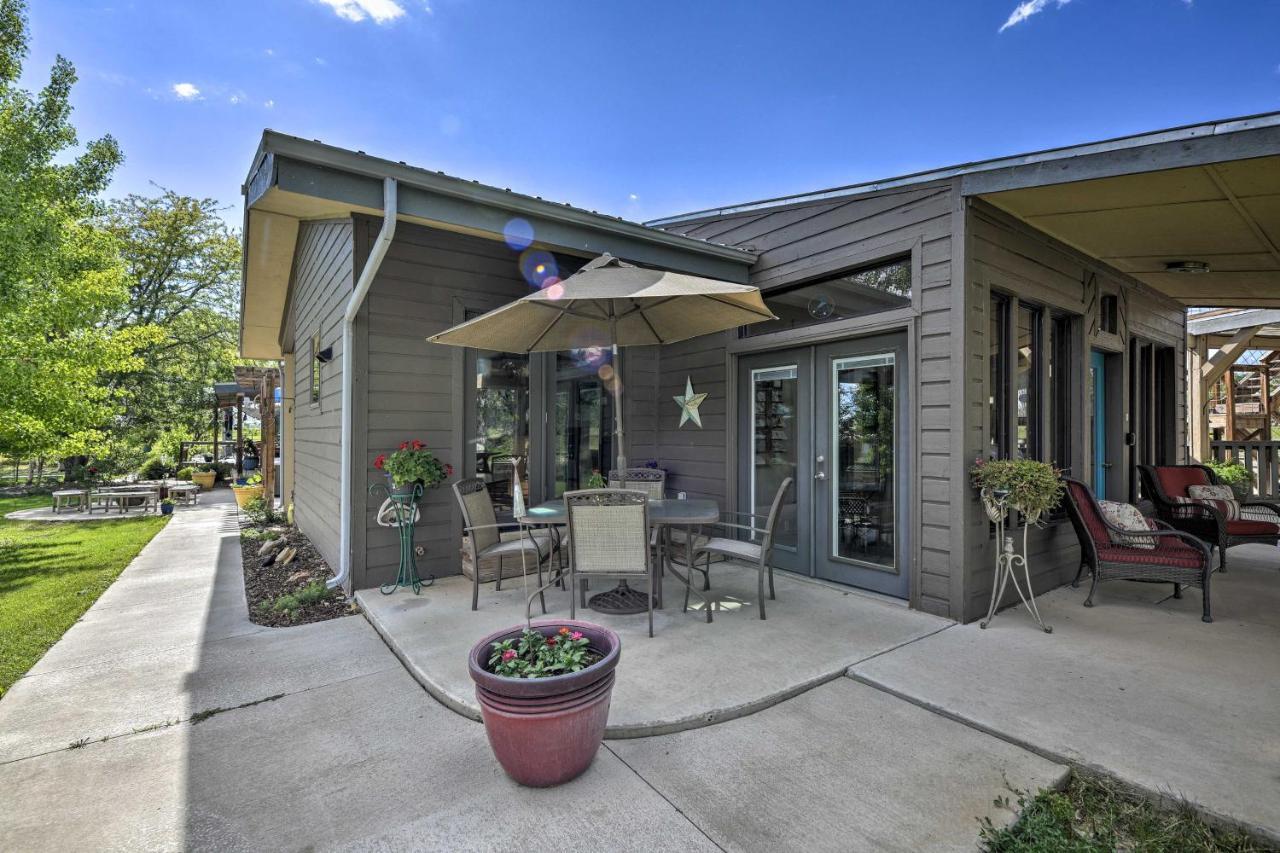 Serene Mountain Retreat with Patio and Mtn Views — hotel in Cortez
