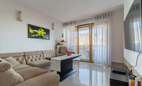 Apartment with living room kitchen bedroom bathroom in amazing neighborhood — 4-Star Luxury Hotel in Krakow, Poland