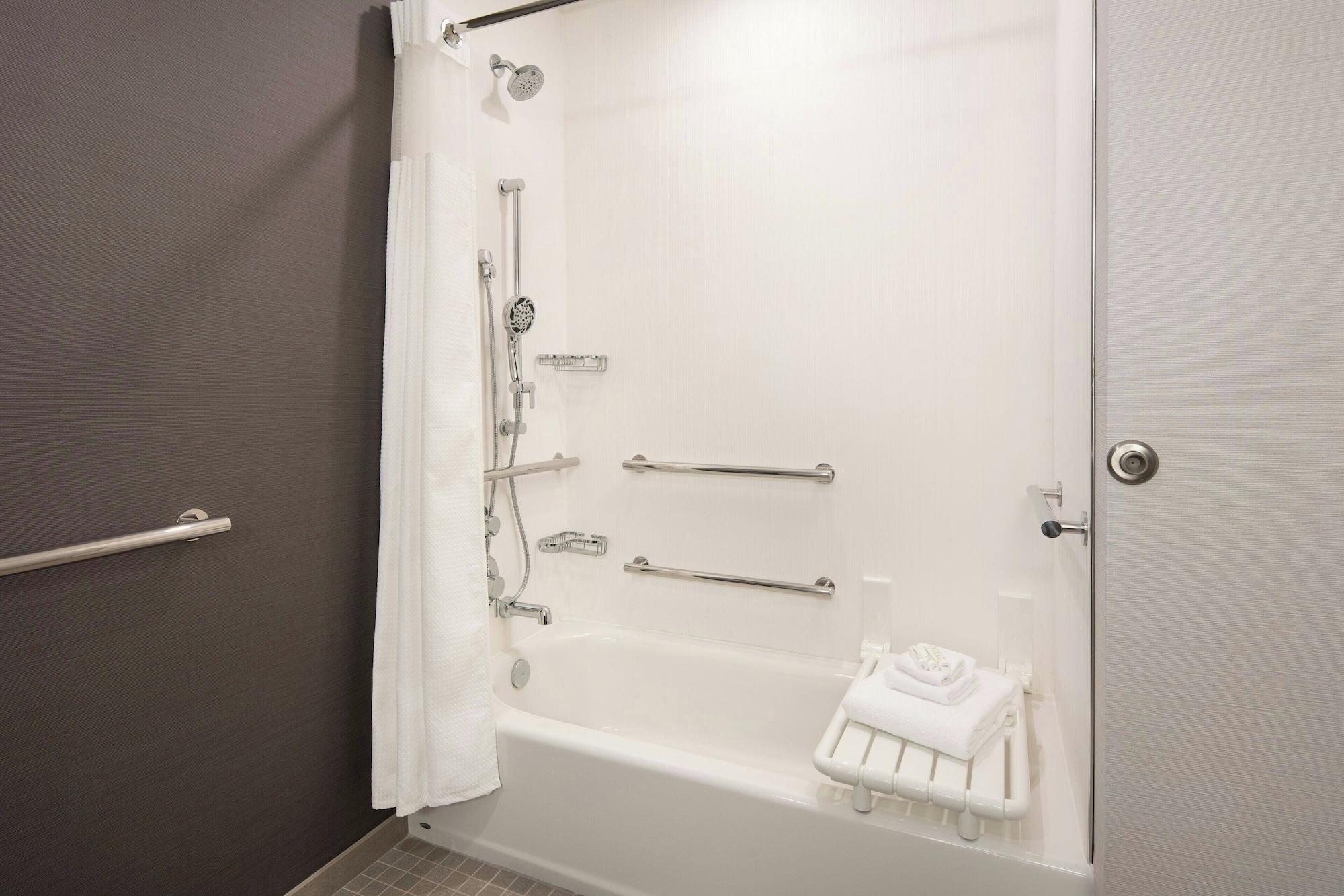 Courtyard by Marriott Fresno Clovis - photo 24