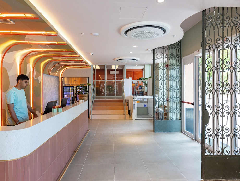 B&B Hotel Santos Dumont — hotel near Santos Dumont Airport