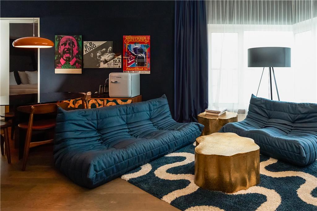Inspired by the iconic energy of Studio 54 and the smooth legacy of jazz great Lionel Hampton — who once called this hotel home — Studio 45 is a 95qm sanctuary made for those who understand the difference between style and substance.