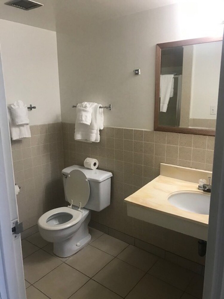 Country Club Condo Hotel - photo 12