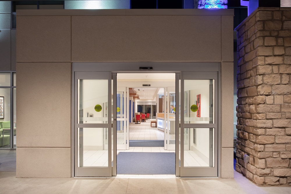 Holiday Inn Express & Suites Sterling by IHG - photo 36