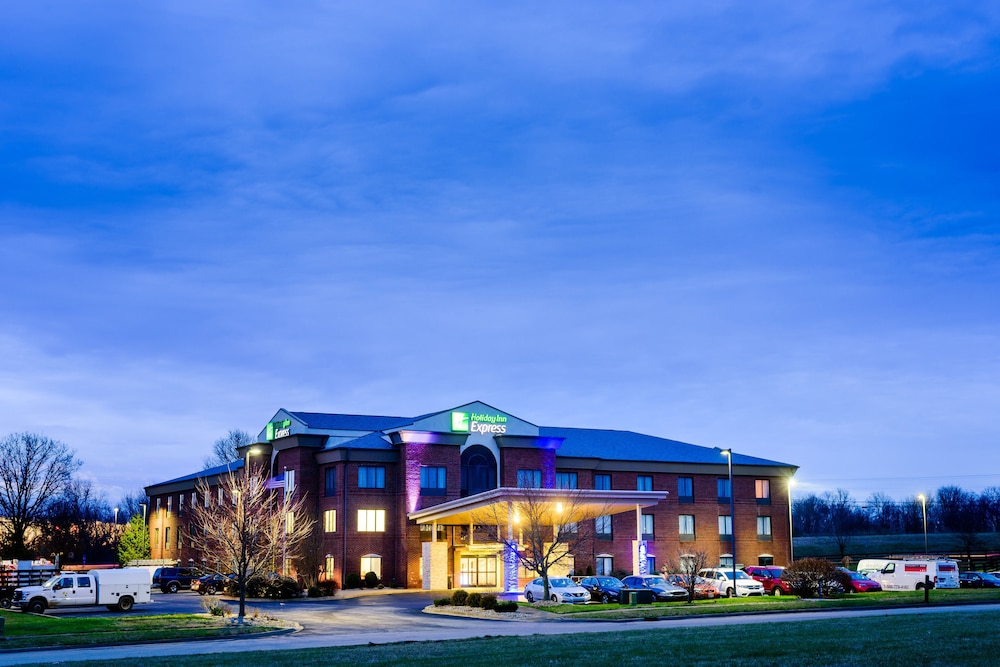 Holiday Inn Express & Suites Shelbyville by IHG - photo 21