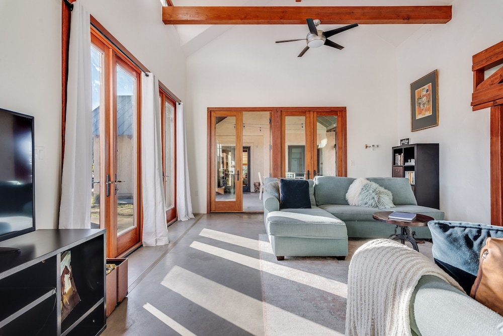 Harmony Over The Hill — hotel in Templeton