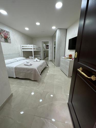 Chloehouse - carbon neutral hotel in Naples