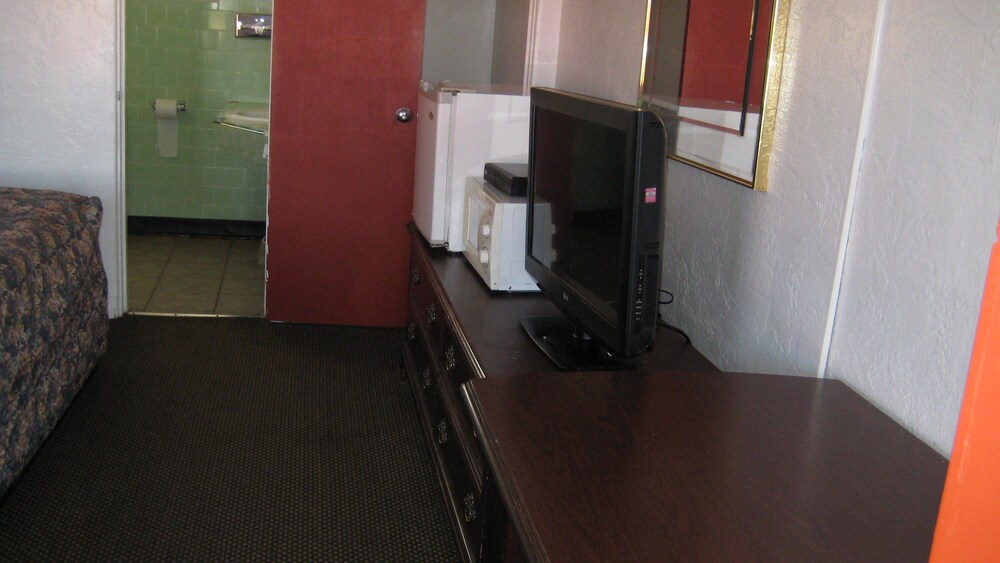 El Capitan Motel - photo 28