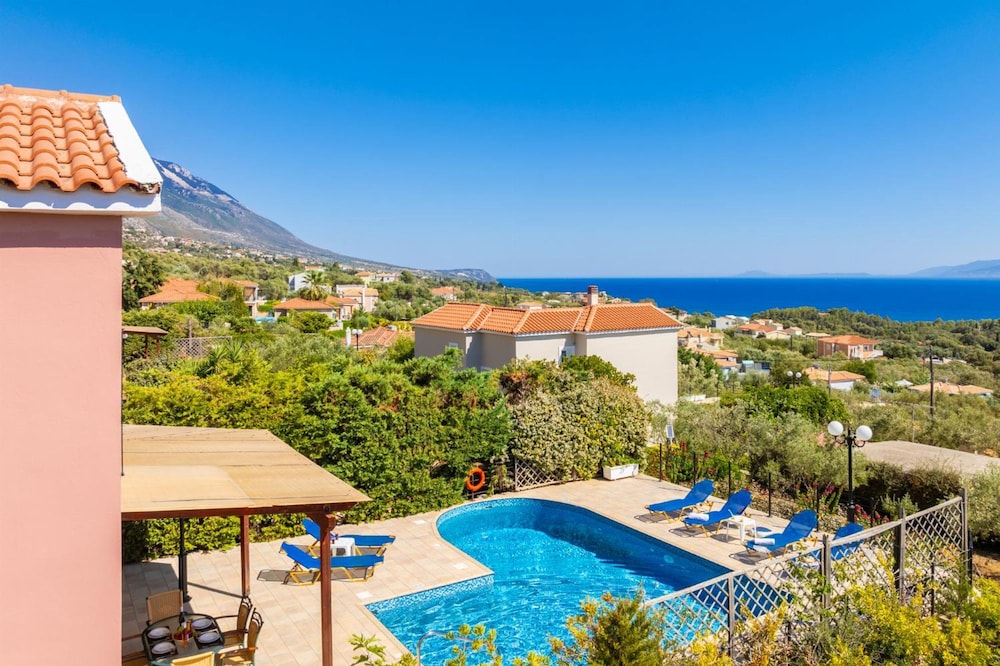 Villa Thalia Katerina — 4-Star Luxury Hotel in Kefalonia, Greece