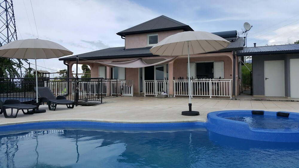 Villa enchanteresse à Saint Benoît avec piscine privée — 4-Star Luxury Hotel in Saint-Benoit, Réunion