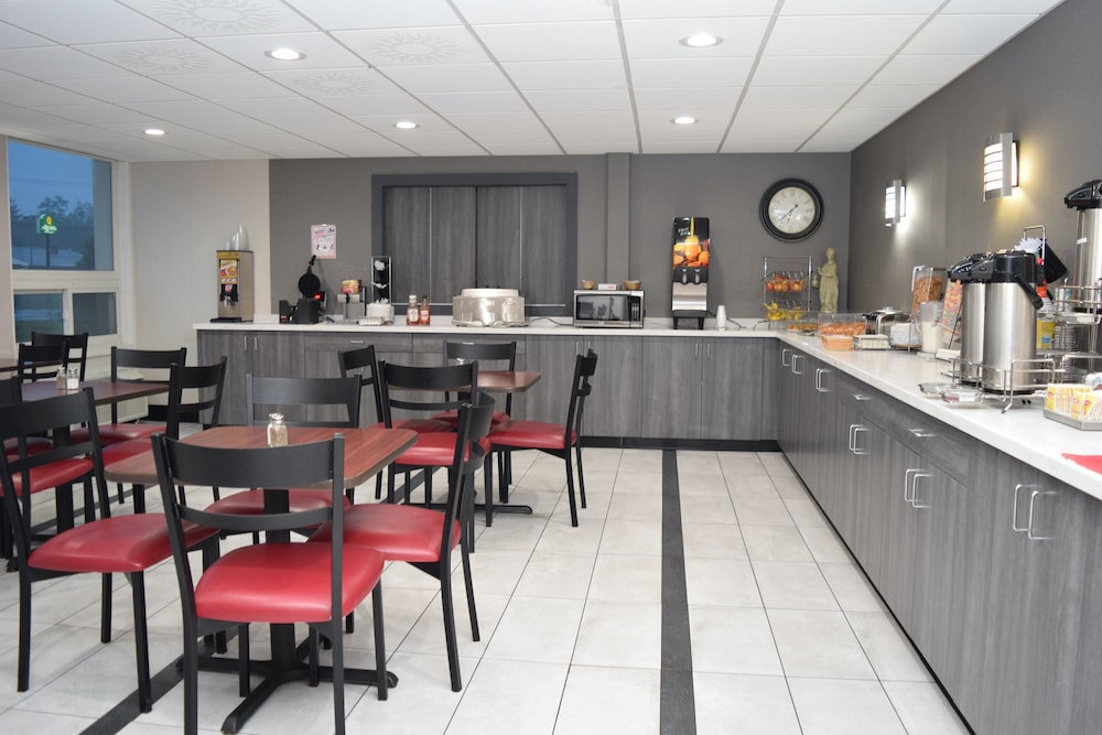 Red Roof Inn Batavia - photo 25
