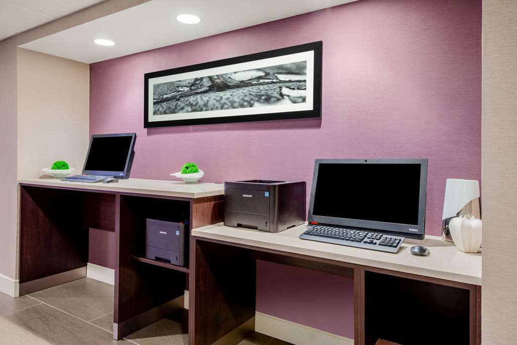La Quinta Inn & Suites by Wyndham Baltimore BWI Airport - photo 85