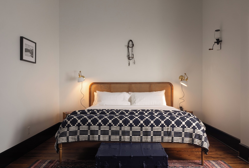 Hotel Hardware - photo 6