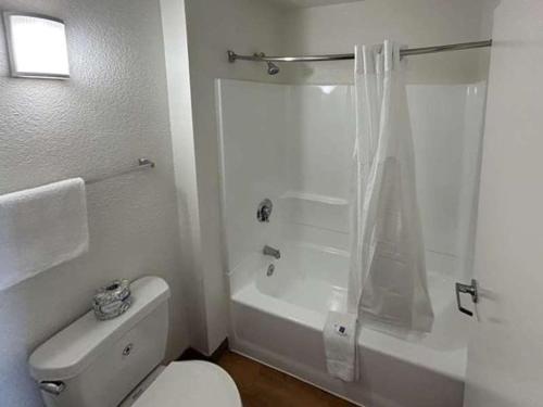 Studio 6 Suites Riverside CA South - photo 12