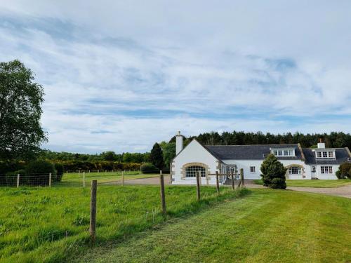 Bruntlands Steading - carbon neutral hotel in Fochabers