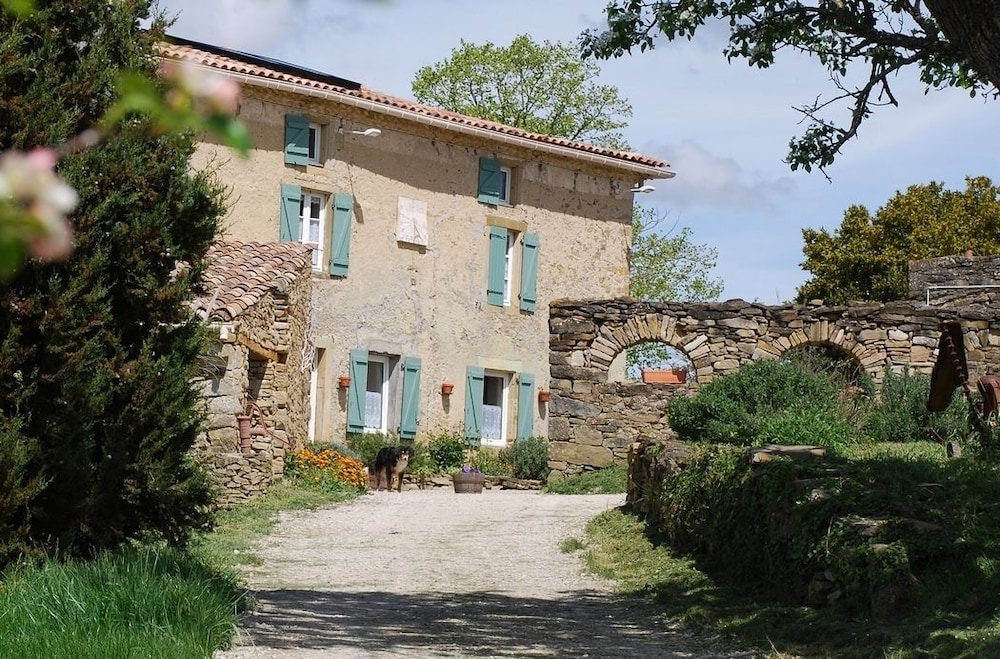 Domaine Bellelauze - carbon neutral hotel in Limoux