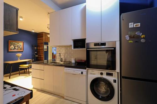 Stylish 2BR Apt in Vake Central Tbilisi By Wehost