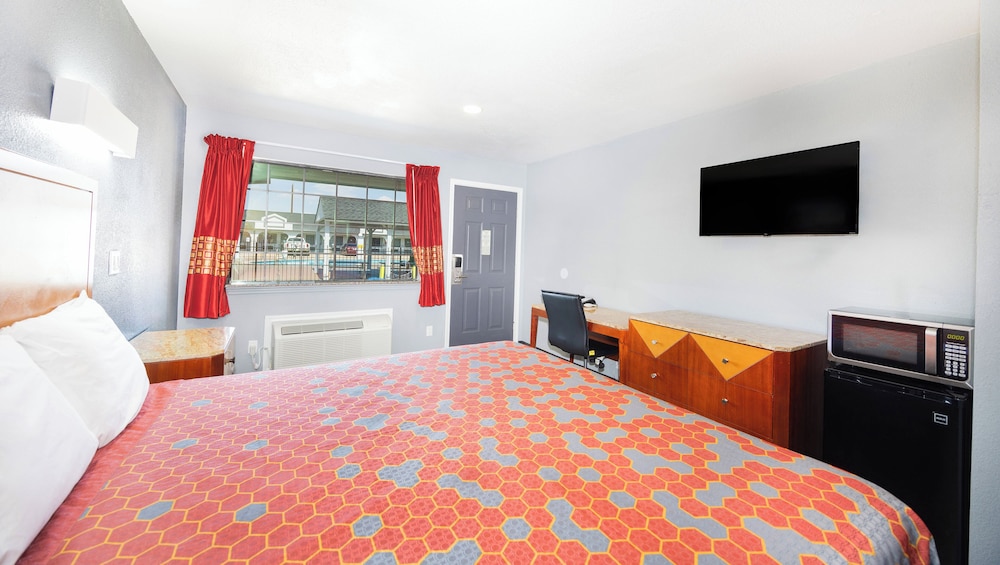 Executive Inn of Hondo - photo 7