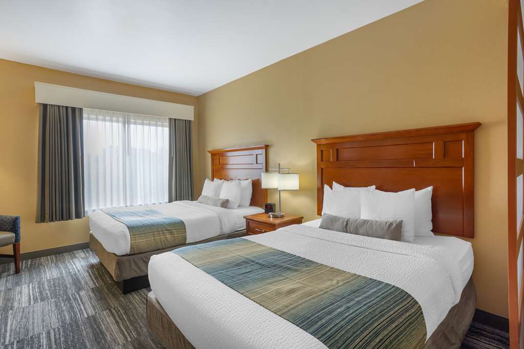 Best Western Plus University Park Inn & Suites - photo 36