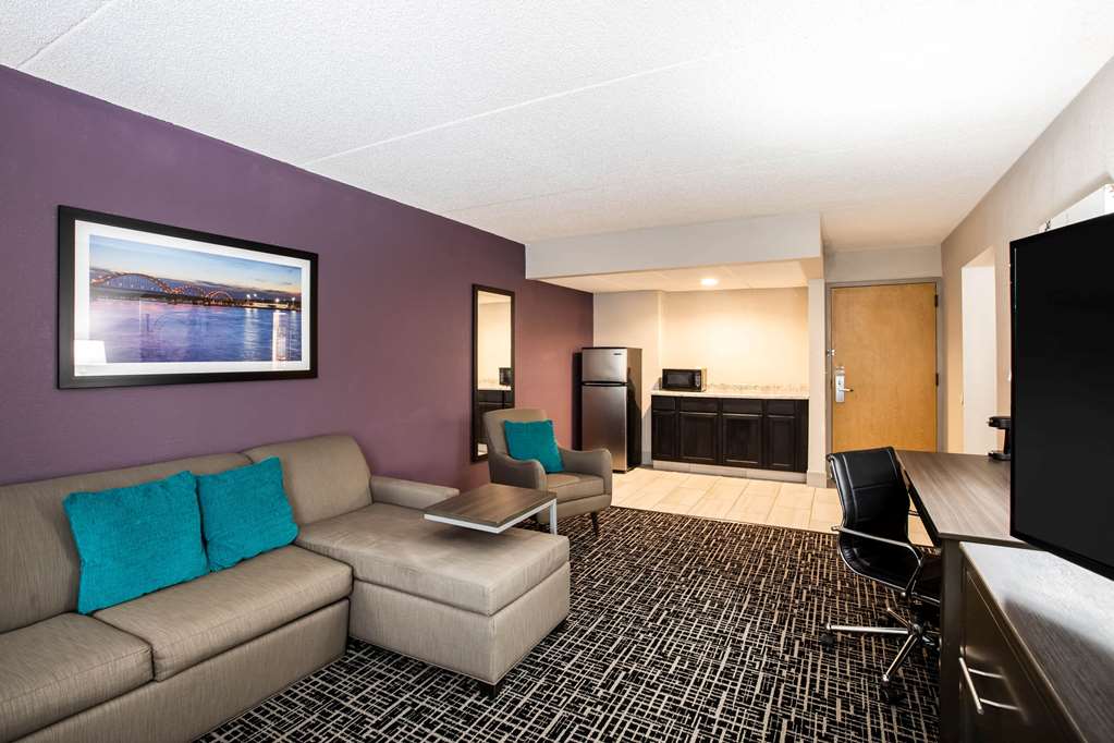 La Quinta Inn by Wyndham Davenport & Conference Center - photo 28