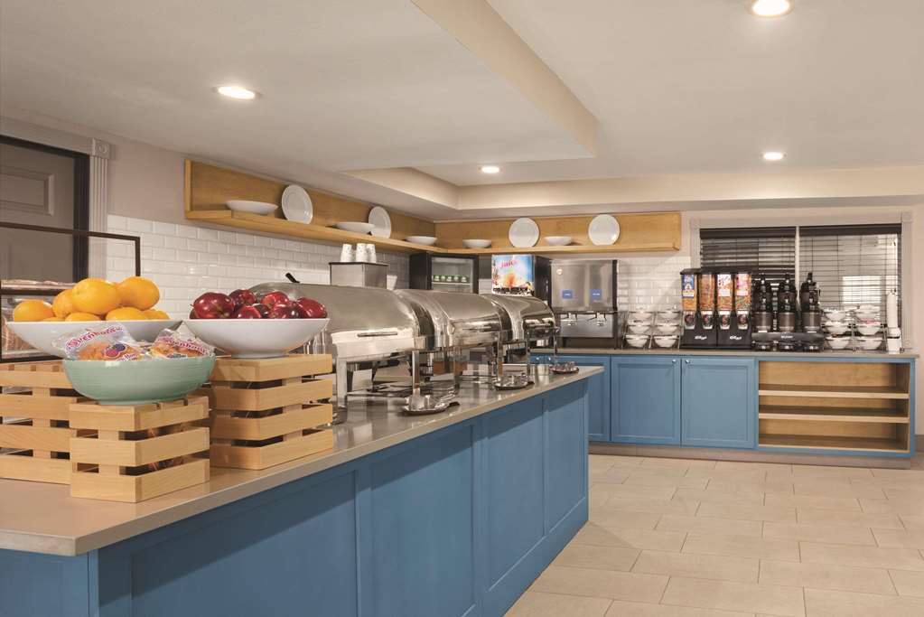 Country Inn & Suites by Radisson Dubuque IA - photo 21