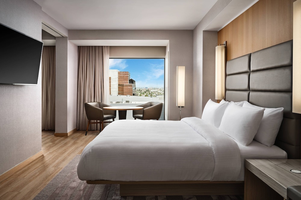 AC Hotel by Marriott Phoenix Downtown - photo 10