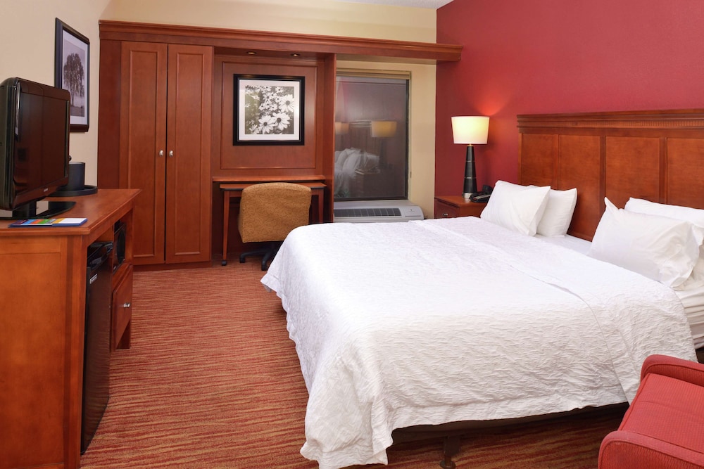 Hampton Inn Columbus East - photo 5
