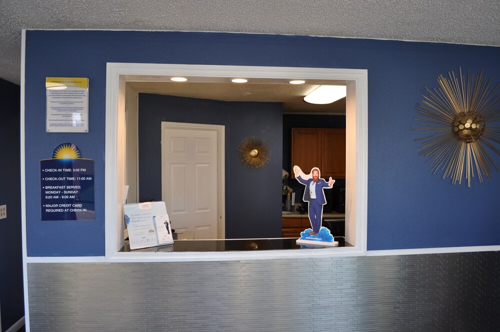 Evergreen Hotel & Suites - photo 6