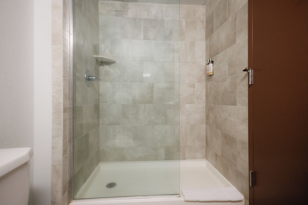 SEVEN Sebring Raceway Hotel - photo 23