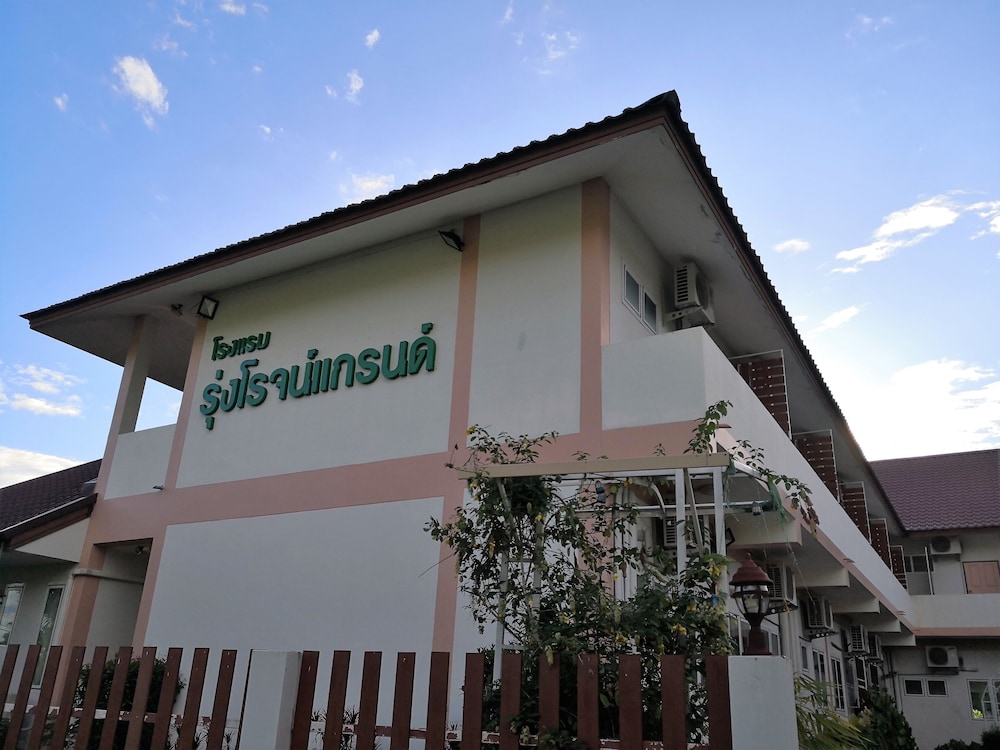 Rungrod Grand Hotel — hotel in Nong Bua Lamphu