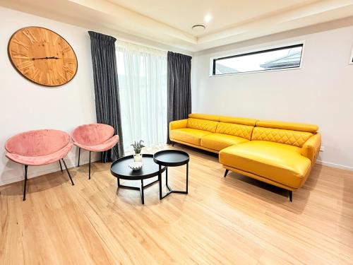 Tranquil 4 Bed Family Retreat 5Min To Airport in Christchurch, New Zealand