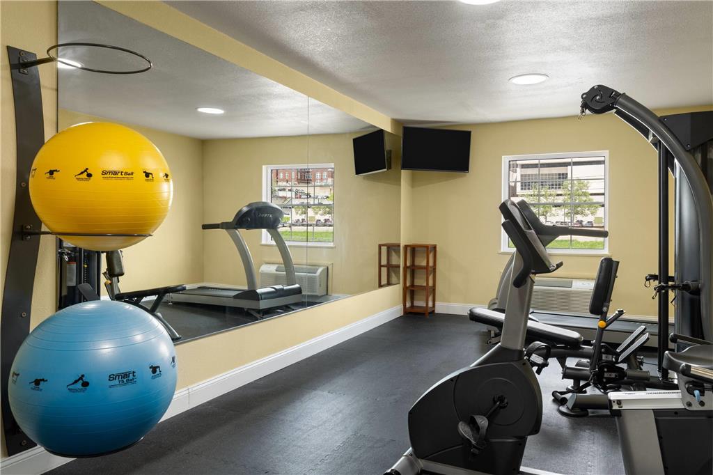 Baymont by Wyndham Jefferson City - photo 7