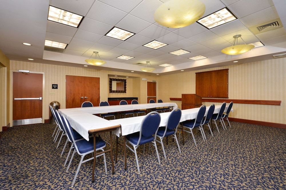 Hampton Inn Farmville VA - photo 36