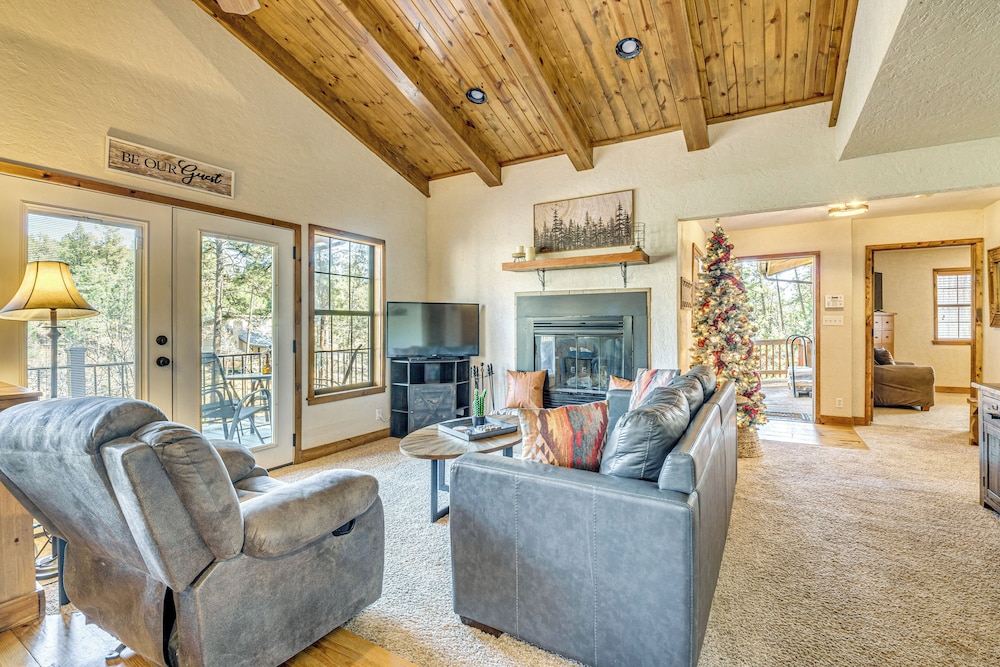 Hot Tub Haven with Game Room and Grill in Ruidoso in Ruidoso, United States