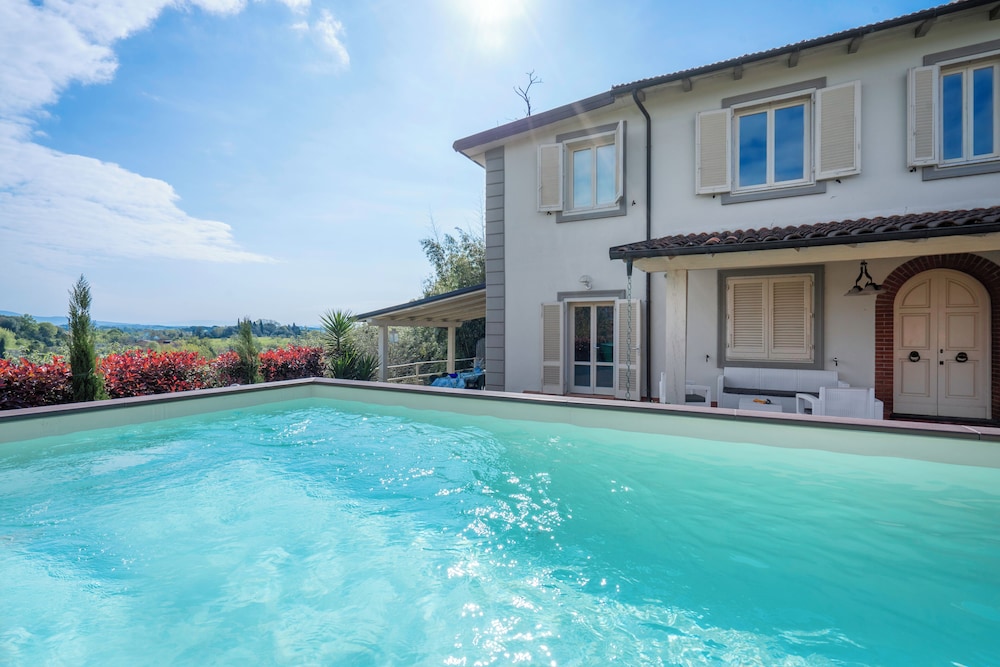 Borgo House In Florentine Hills With Pool — 4-Star Luxury Hotel in Fucecchio, Italy