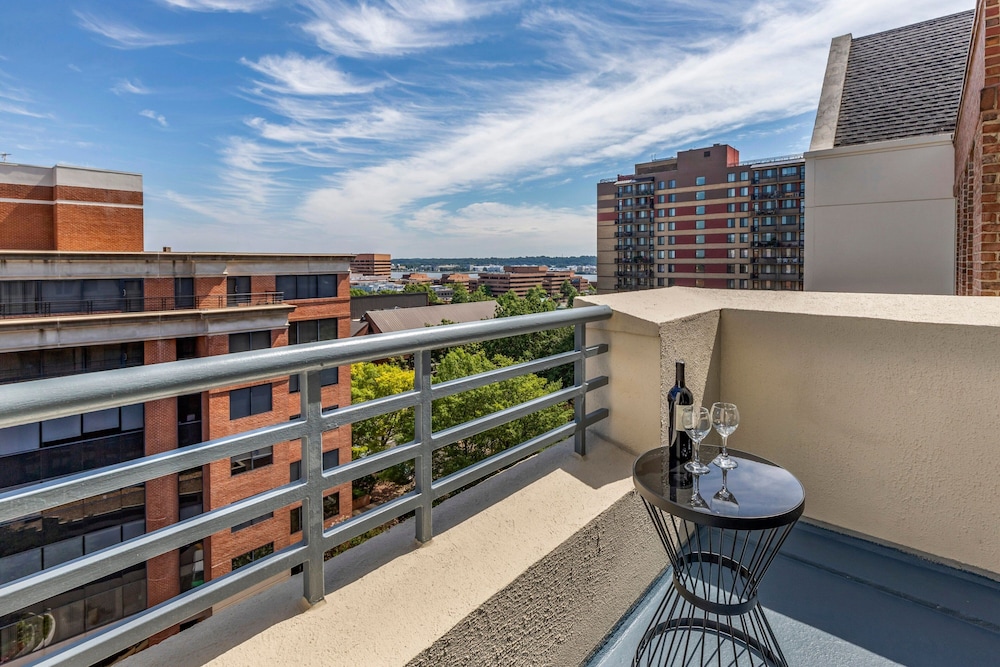 Sheraton Suites Old Town Alexandria - photo 26