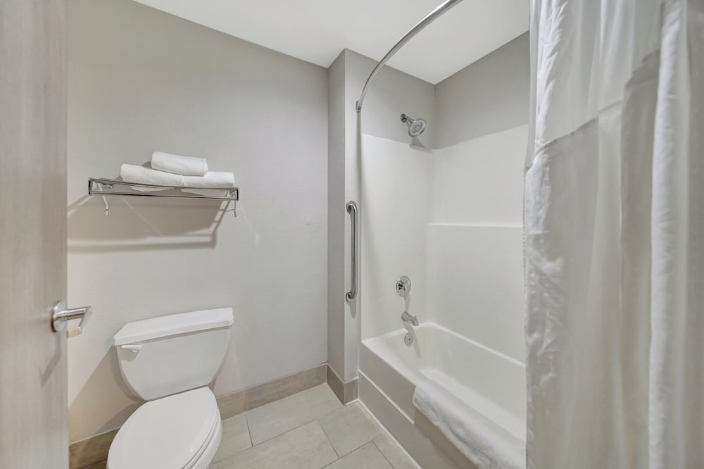 Holiday Inn Express Hotel & Suites Beatrice by IHG - photo 81