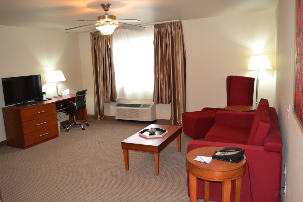 Baymont by Wyndham Grand Forks - photo 5