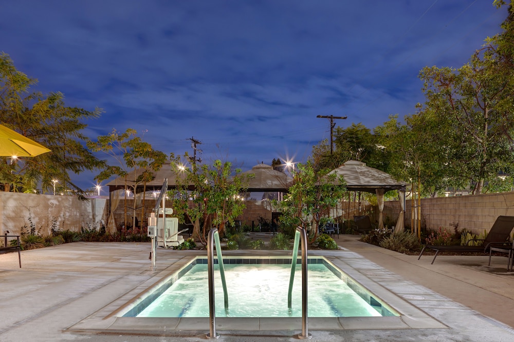 Home2Suites by Hilton Anaheim Resort - photo 34