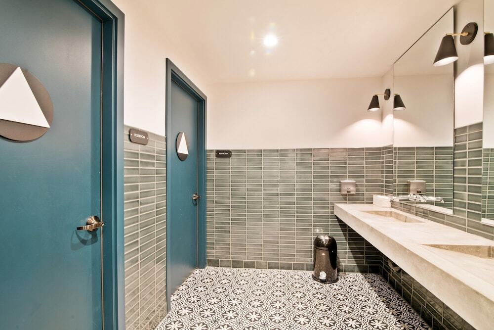 Global Luxury Suites In The Heart Of San Carlos - photo 3