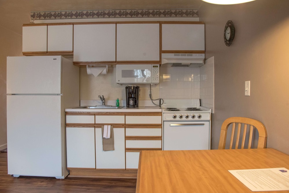 Affordable Corporate Suites of Overland Drive - photo 25