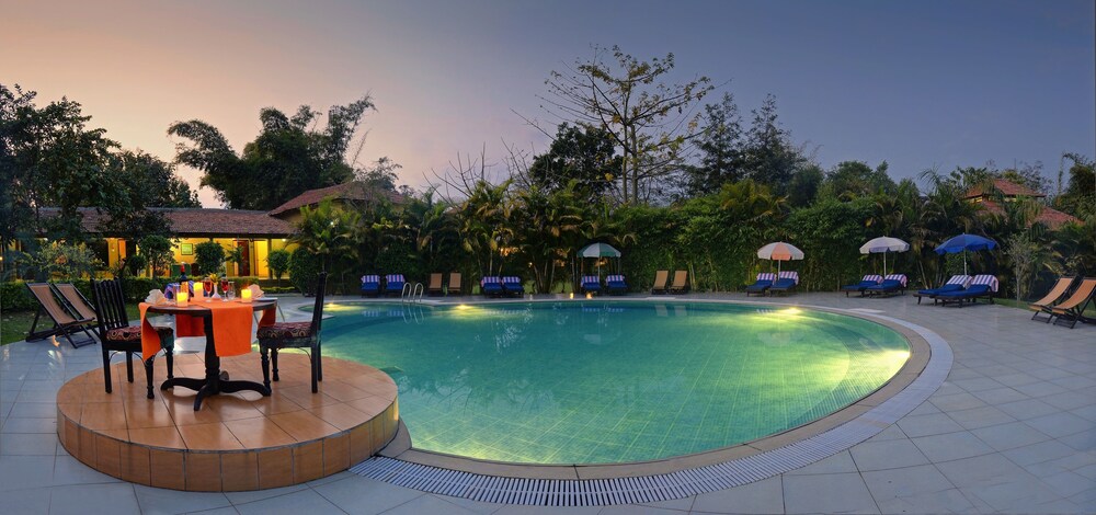 Tiger's Den Resort Bandhavgarh - carbon neutral hotel in Manpur