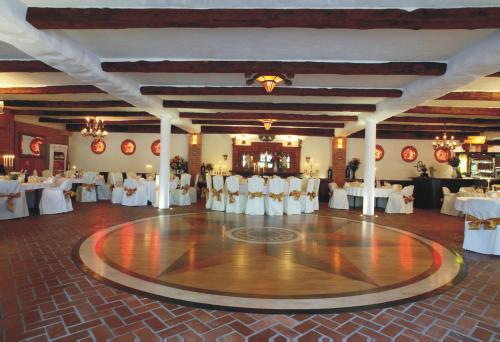 Dwor Chotynia - carbon neutral hotel in Sobolew