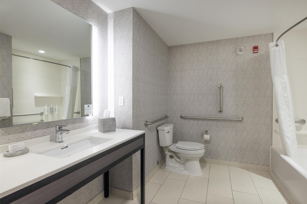 Hampton Inn & Suites Portsmouth Downtown - photo 26