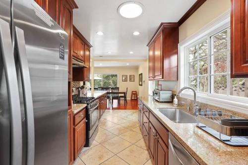Resort style home Pool Spa Game room near Disney — 4-Star Luxury Hotel in Anaheim, United States