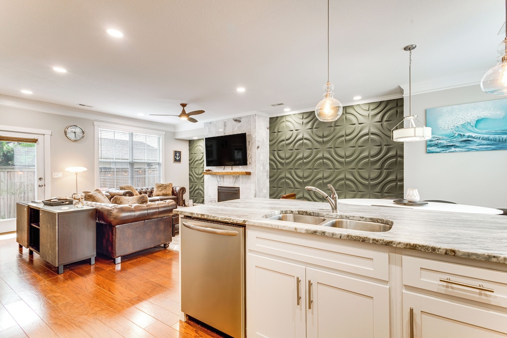 Modern Virginia Beach Retreat in Resort District - photo 8