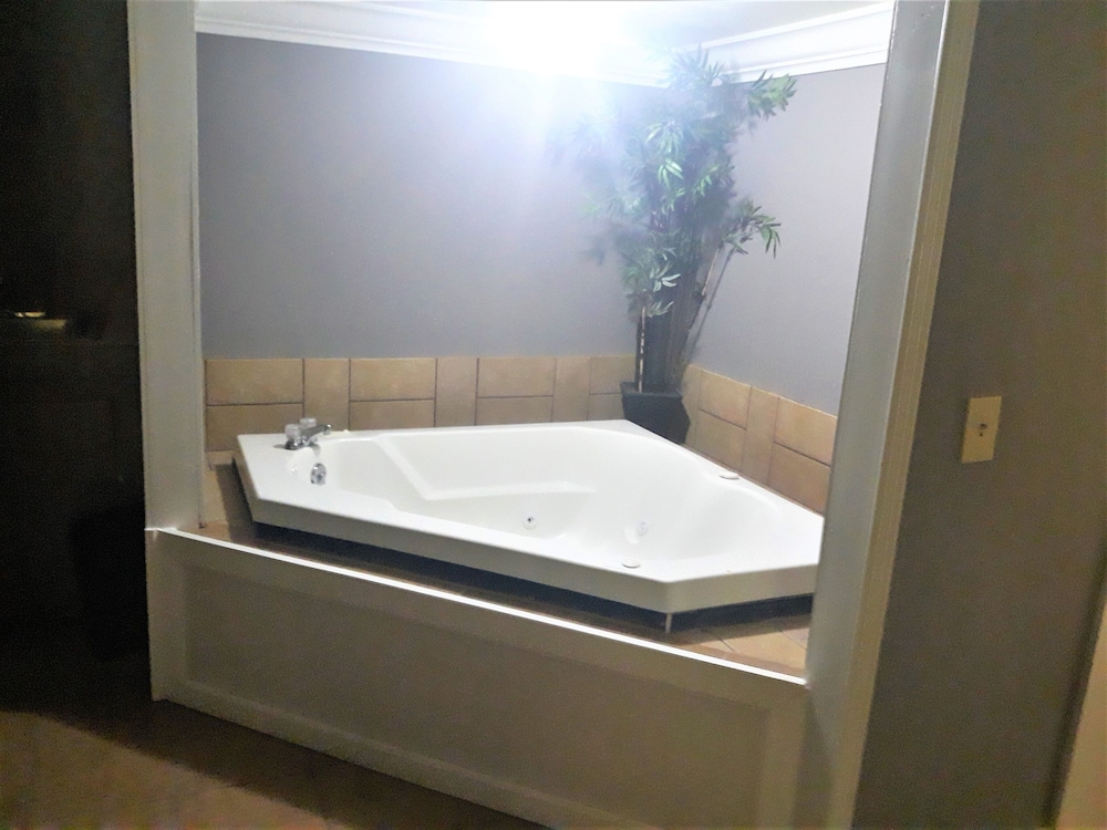 Madison Inn and Suites - photo 46